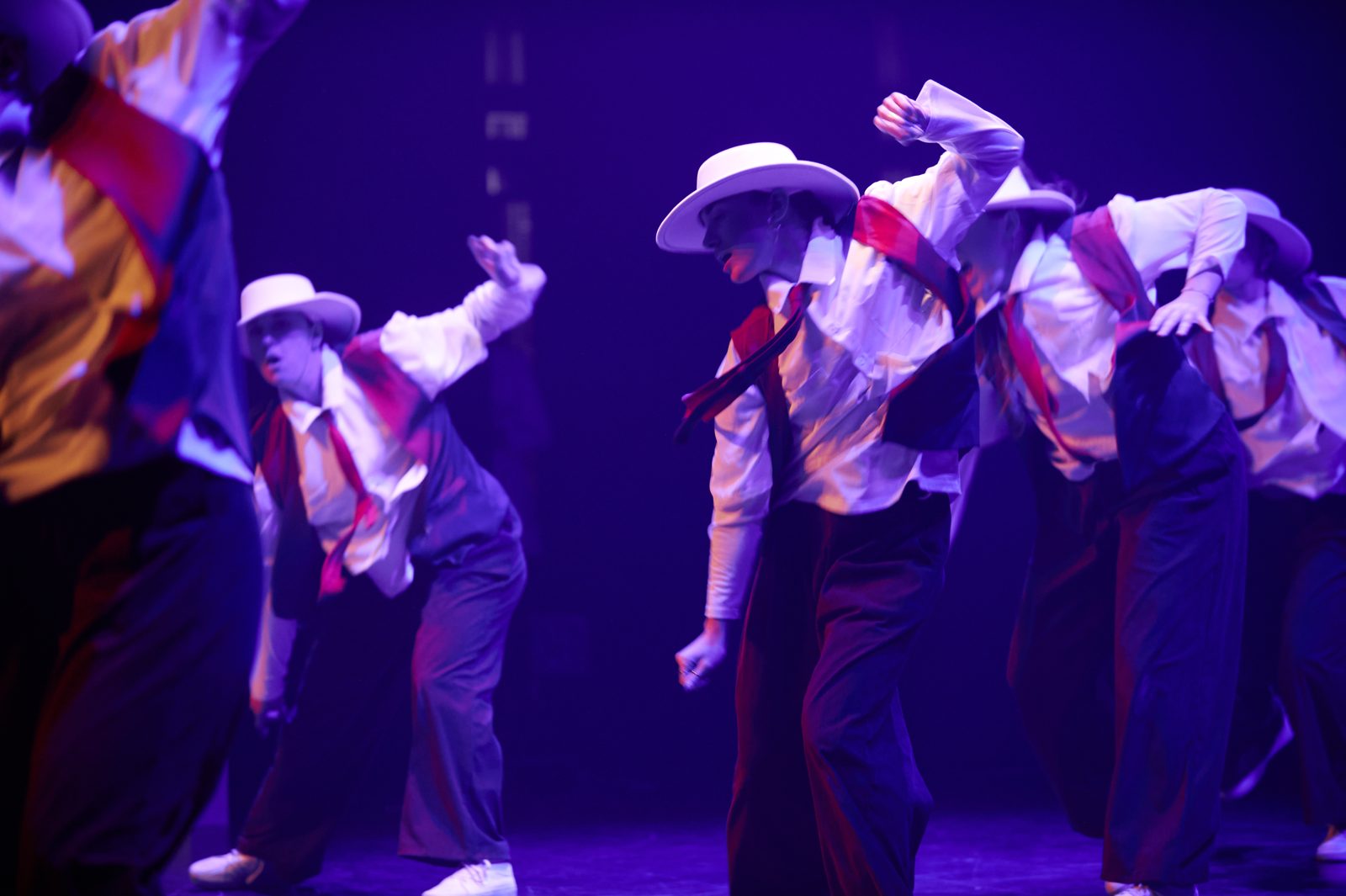 Prestation de danse sur scène au Sommet Leadership